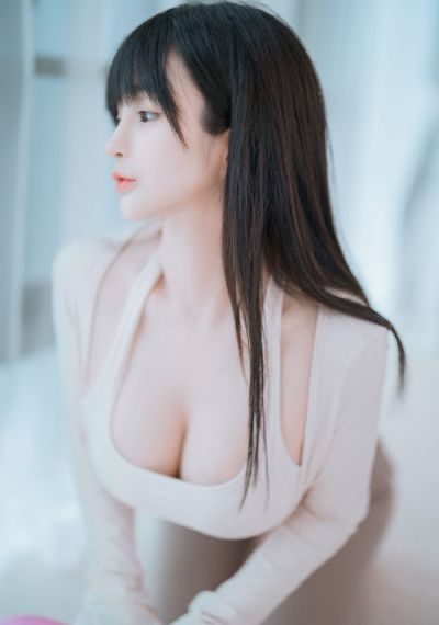 欧美爆奶女艺术图片_蓝光高清完整版